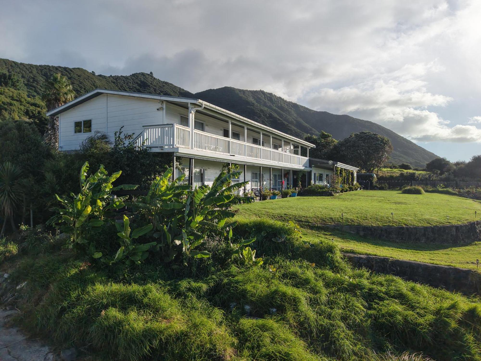 Lottin Point Motel Cape Runaway Eksteriør billede